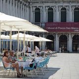 La Guerra del caffè a Venezia, macchinette nei panifici