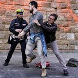 A Bologna gli ambientalisti sgonfiano le ruote ai suv