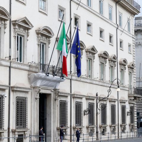 Uno, nessuno, 100Milan - 
            Più italiano a Montecitorio