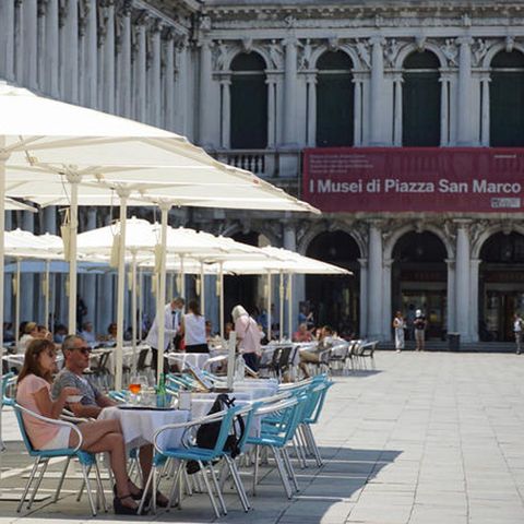 La Guerra del caffè a Venezia, macchinette nei panifici