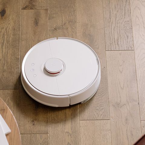 Robot che puliscono casa - Machine customer - Tesla Bot