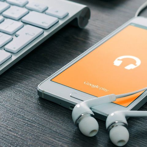 Social e audio, Linux e open source, chip, guida autonoma